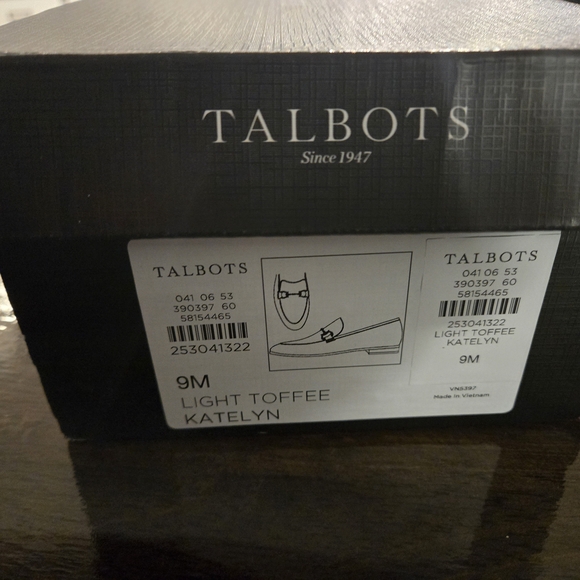 New In Boz Talbots Womens 9M Tan Suede Loafers with Gold Buckle - Picture 2 of 13